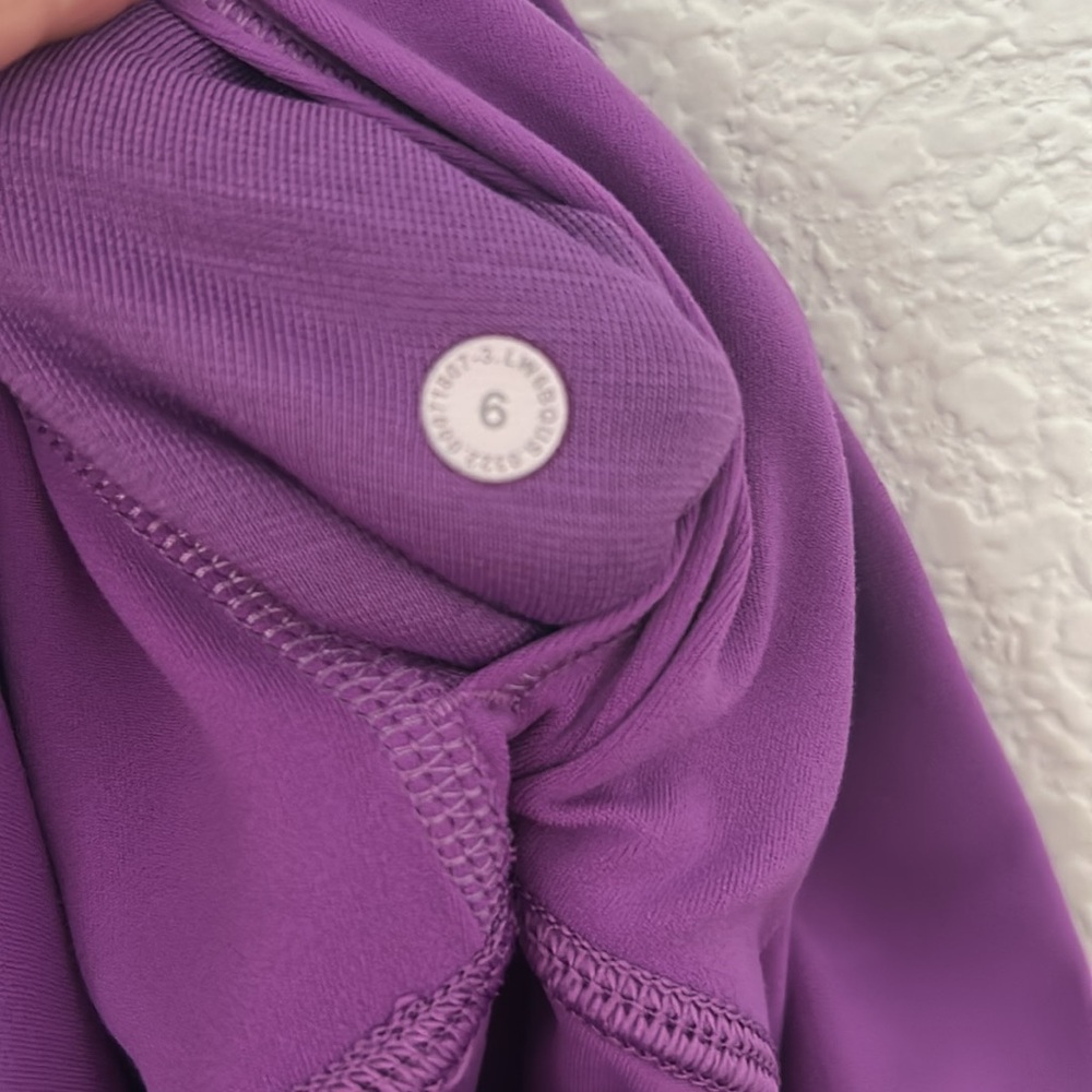 Lululemon Women’s Purple Crop Leggings - Picture 4 of 4